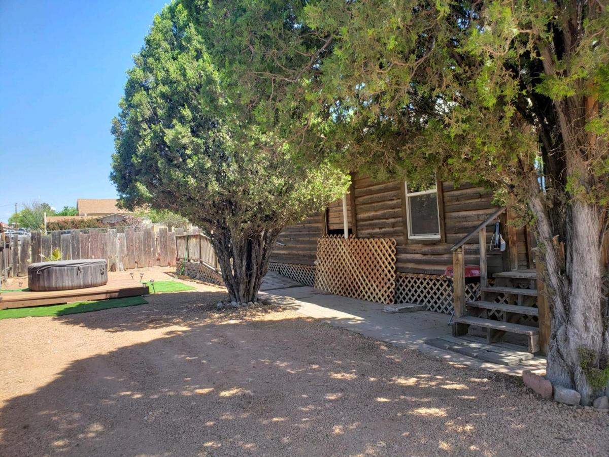 Stampede Cabin 1 w/Hot Tub - Housity