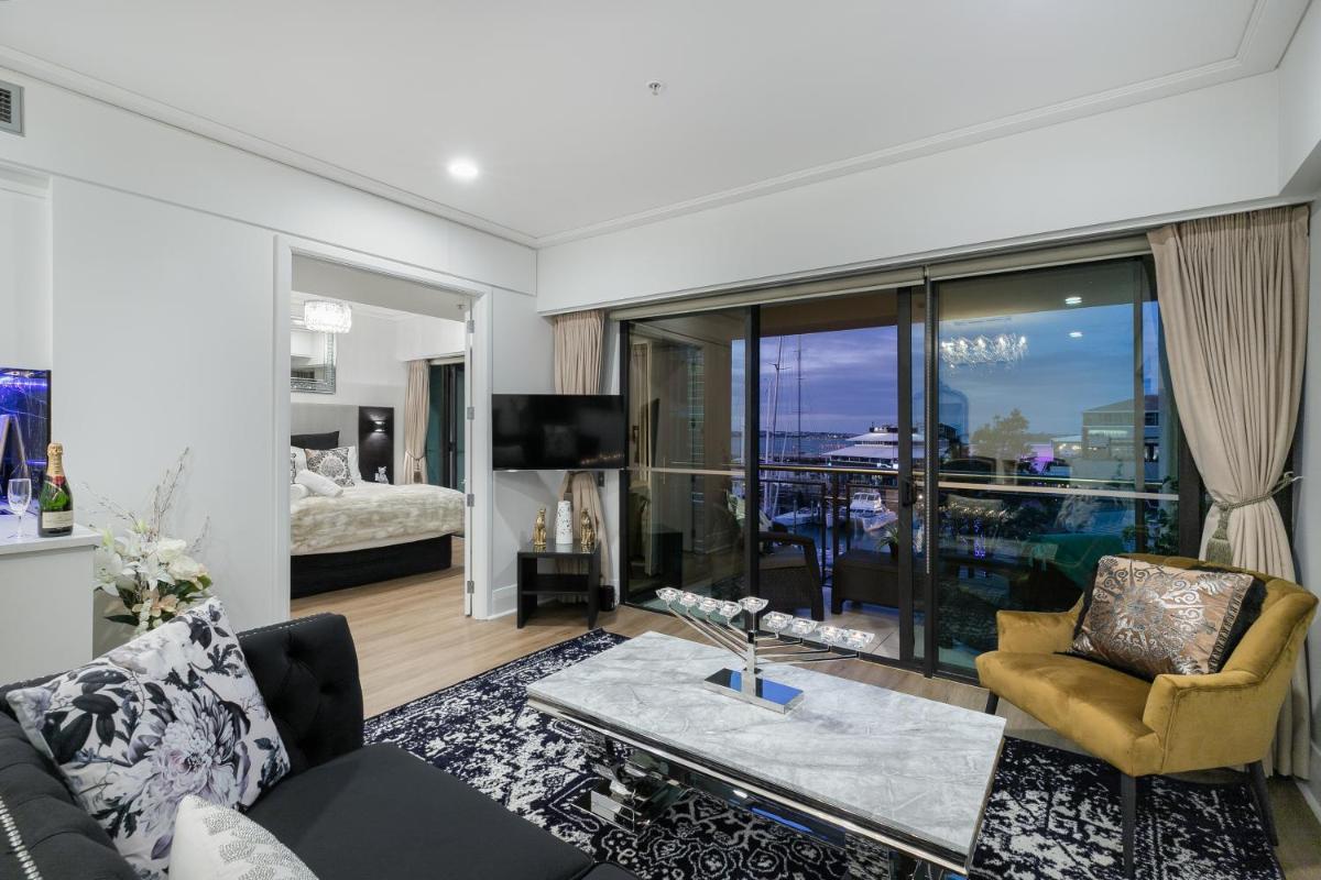 Extravagant Escape - Housity