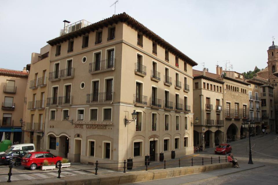 HOTEL GUADALOPE - Housity