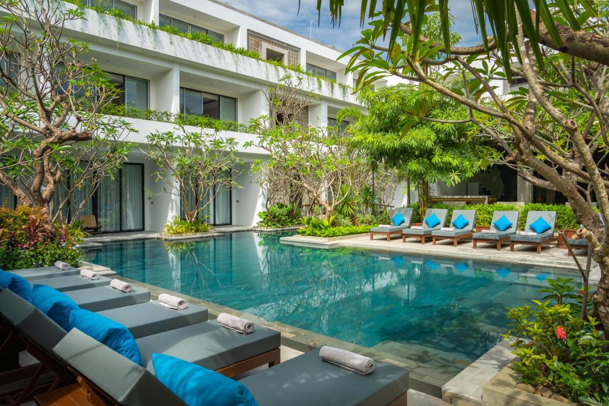 Eightfold Urban Resort - Housity