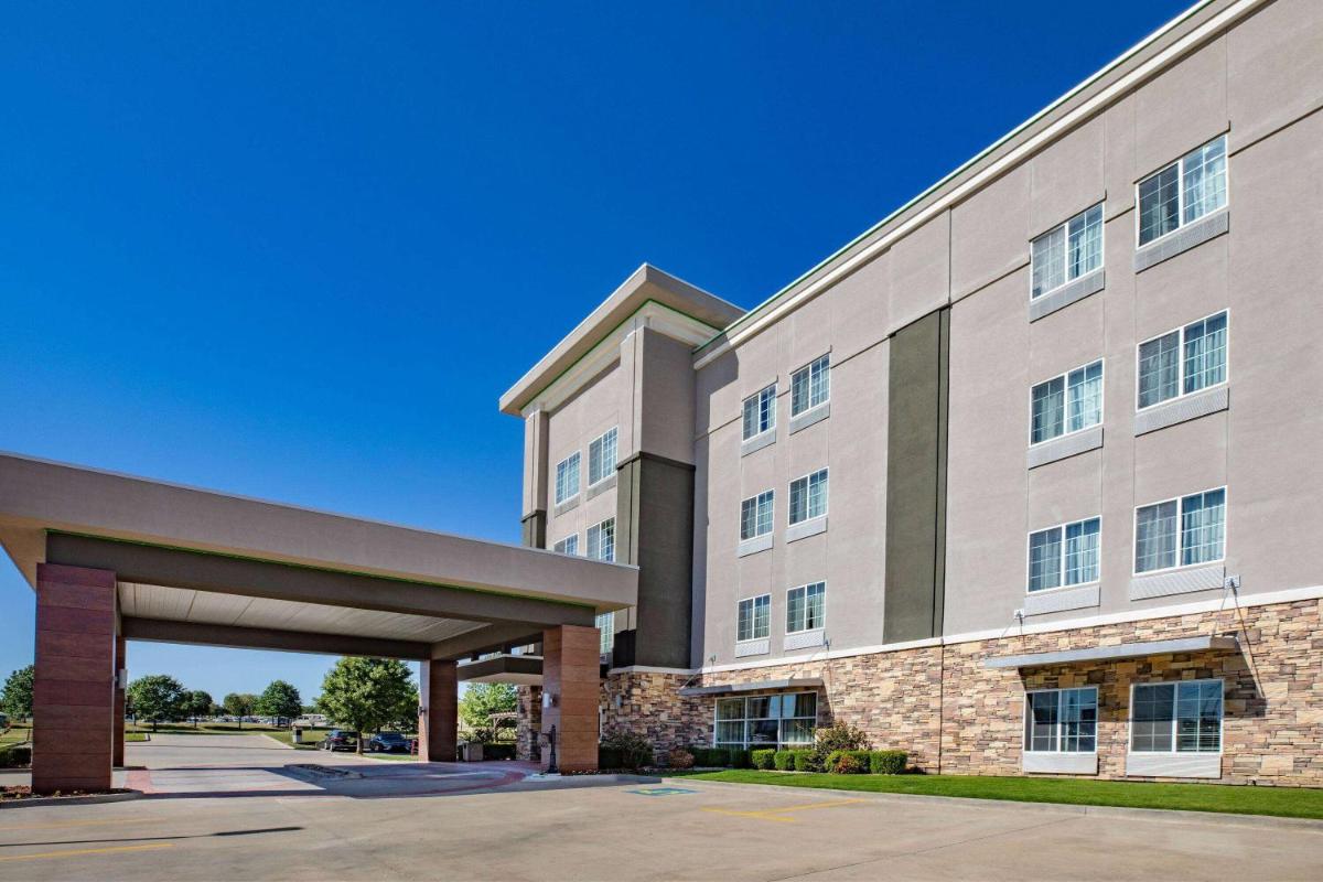 La Quinta by Wyndham Tulsa - Catoosa - Housity