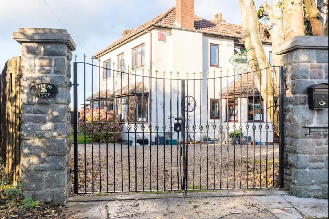 Willow Ridge - a large country house with a king and Single or Twin room - Housity