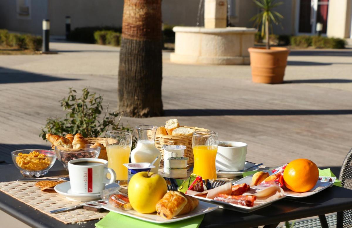 Hôtel Restaurant Les Jasses de Camargue - Housity