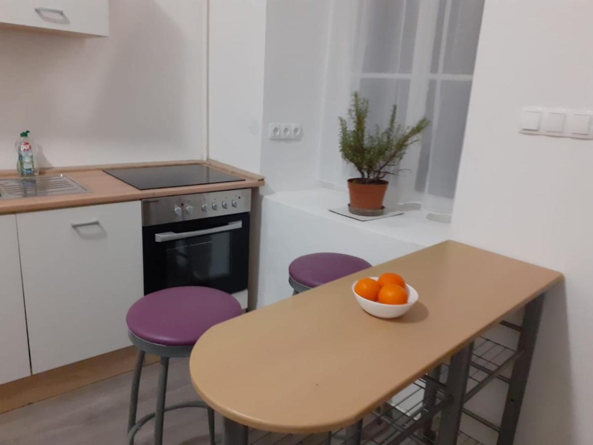 City Center 3 Bedroom N4.2 Apartment Dowtown location - Housity