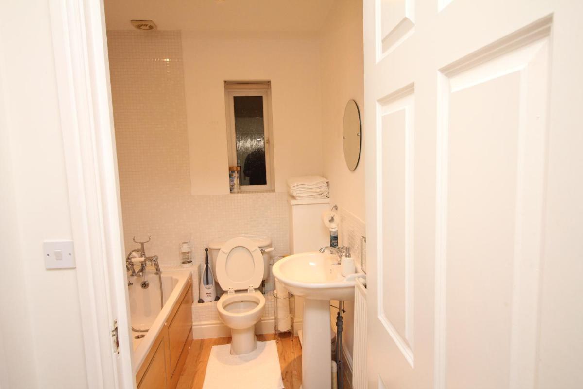 Elegant Guest House - Housity