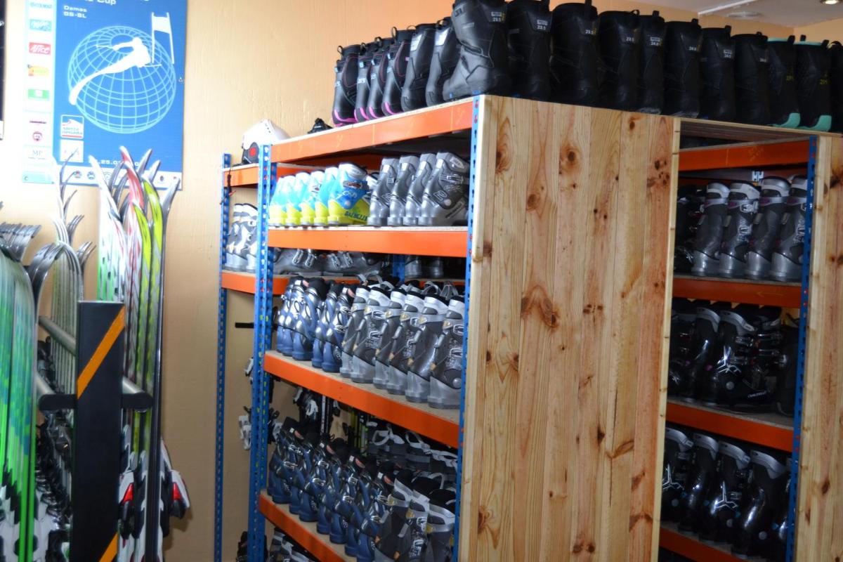 Supermercado u otro tipo de tienda en el hotel o alrededores