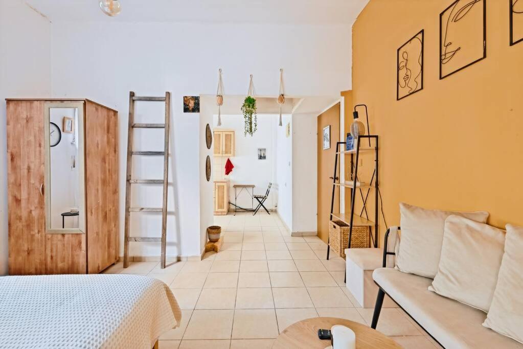 Loft on the Square - Housity