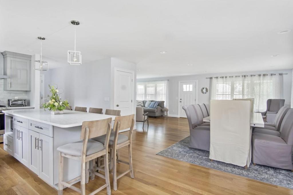 Walk To Beach 2 Miles from Downtown Newport Great For Families Central AC - Housity