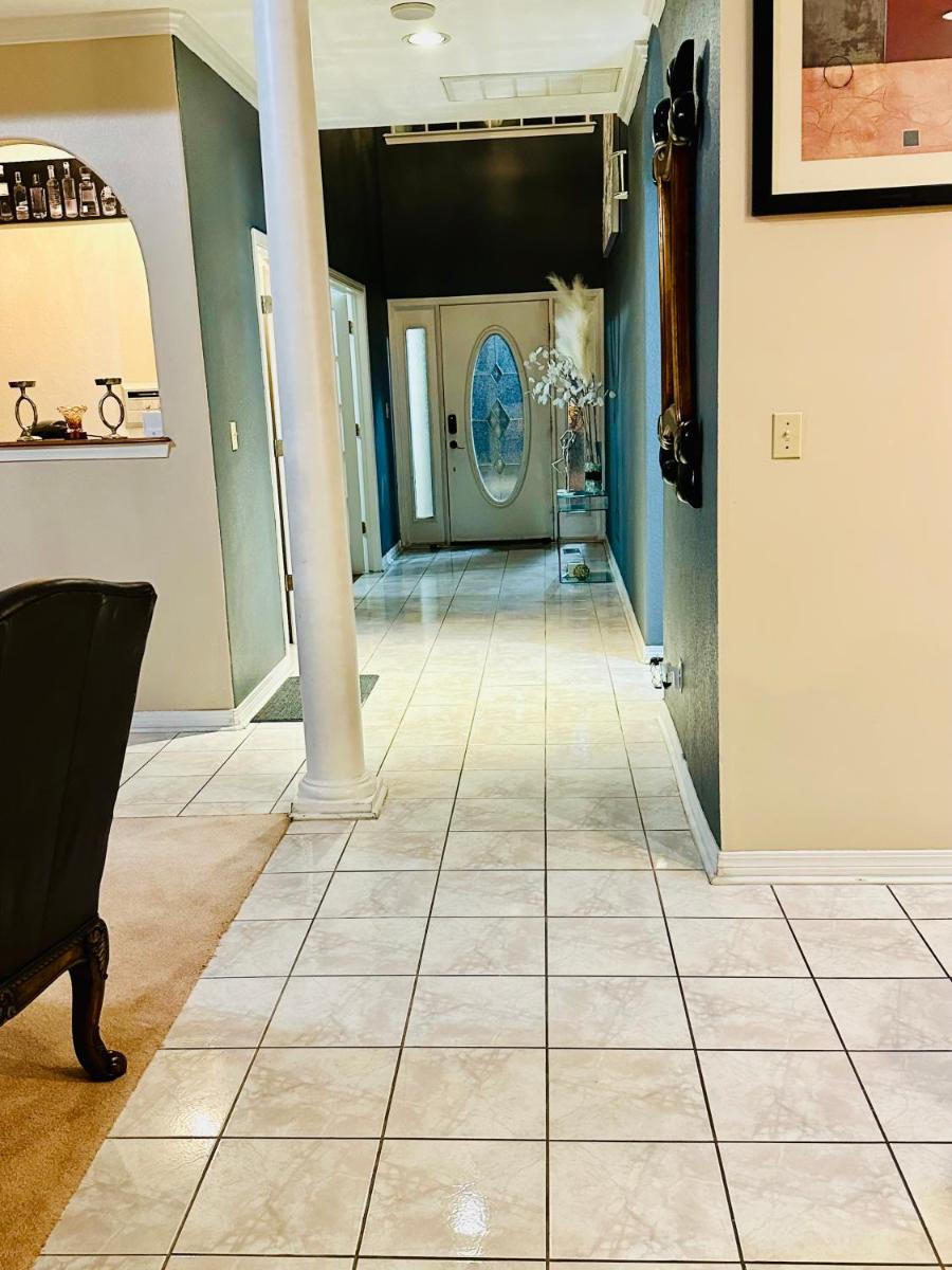 Modern Villa,1 mile from Downtown Tulsa, Historic Neighborhoods and Expwy. - Housity