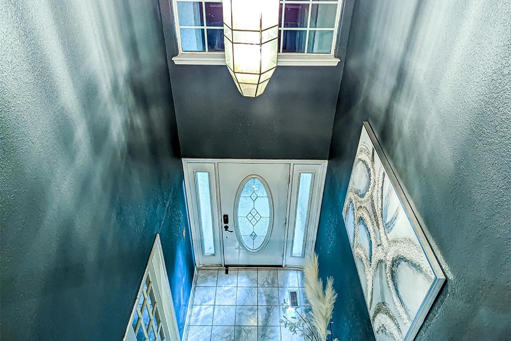 Modern Villa,1 mile from Downtown Tulsa, Historic Neighborhoods and Expwy. - Housity