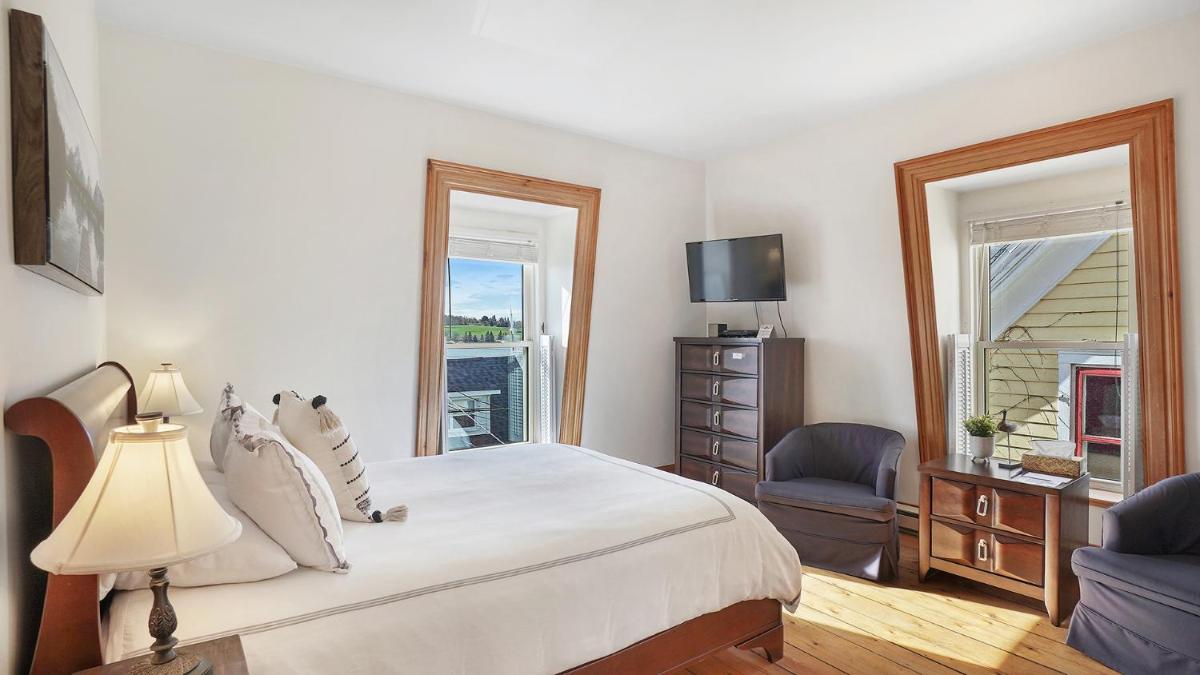 Sail Inn Lunenburg - Housity