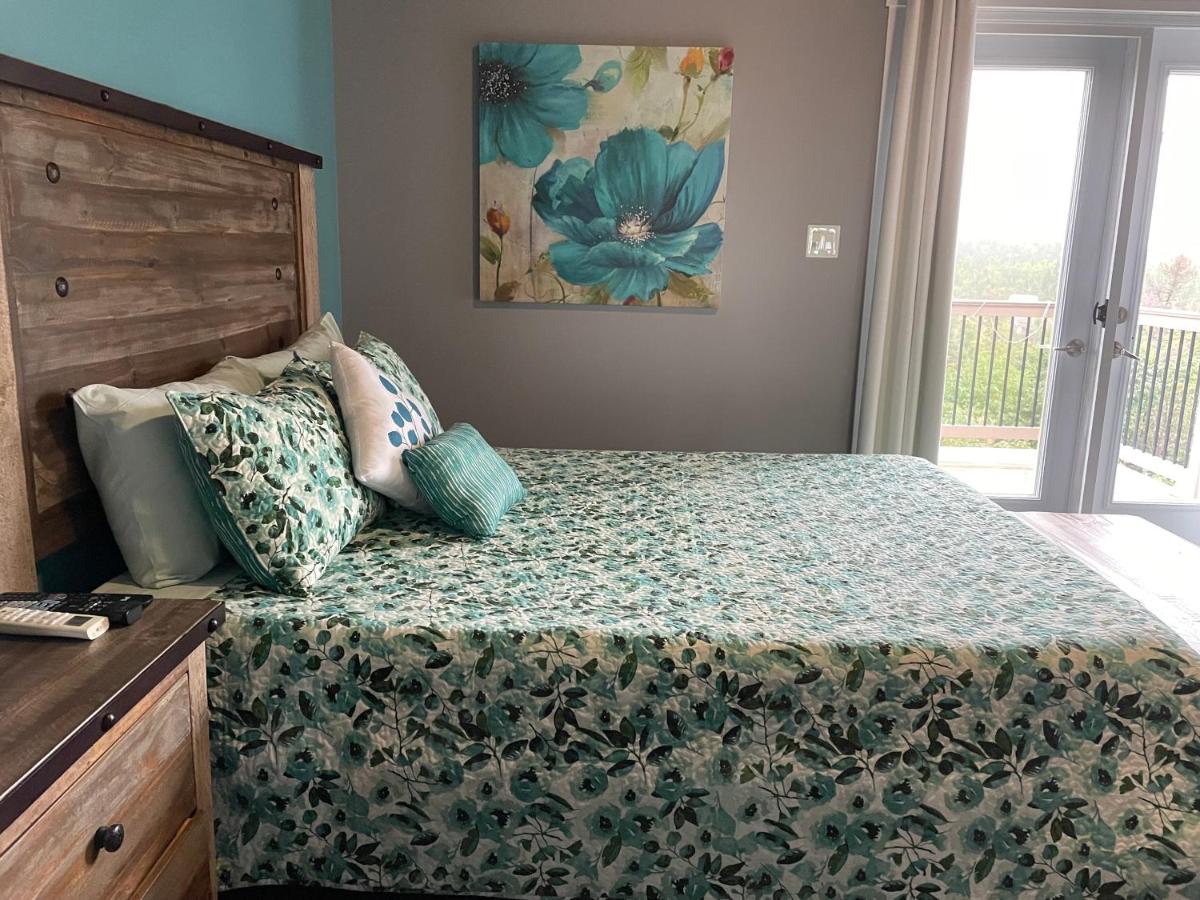Stunning Ocean View Home - Cozy Cove Chalet - Housity