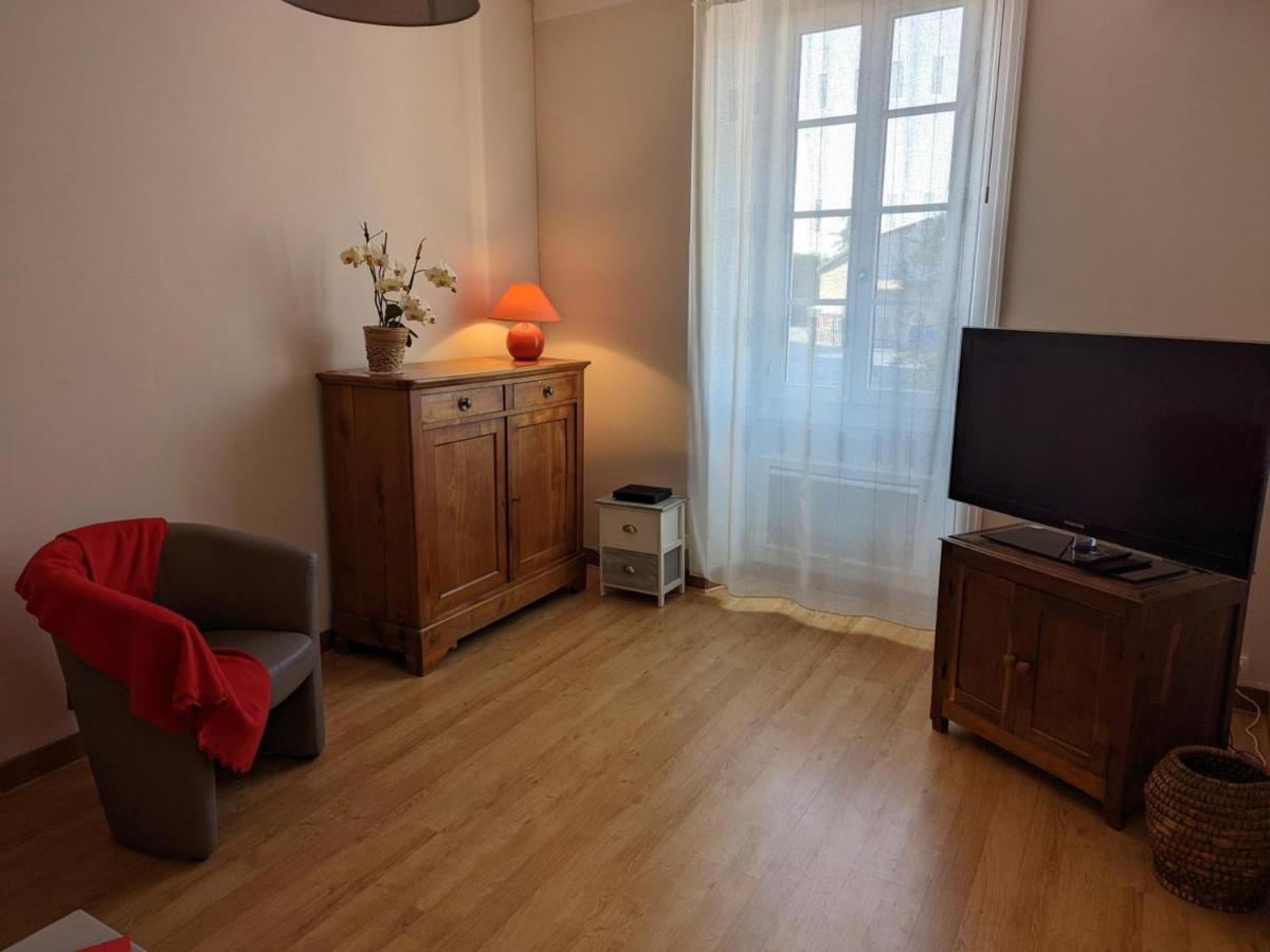 Maison de caractère avec jardin clos, proche commerces et piscine, équipements pour bébé, animaux acceptés - FR-1-653-169 - Housity