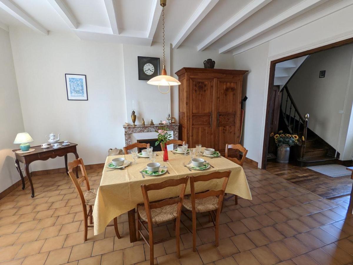 Maison de caractère avec jardin clos, proche commerces et piscine, équipements pour bébé, animaux acceptés - FR-1-653-169 - Housity
