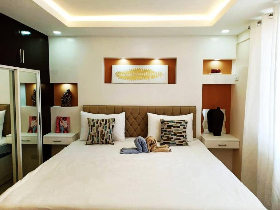 Italian Inspired Tropical-Themed Studio Condo - Housity