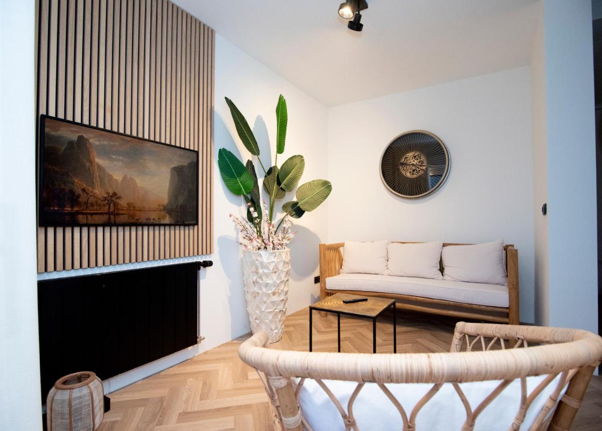 Welcome in - Appartement Paviljoenwei 10, 'Sneekermeerzicht' Sneek - Offingawier - Housity