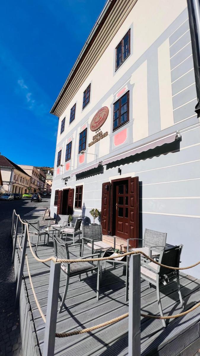 Hotel Salamander - Housity