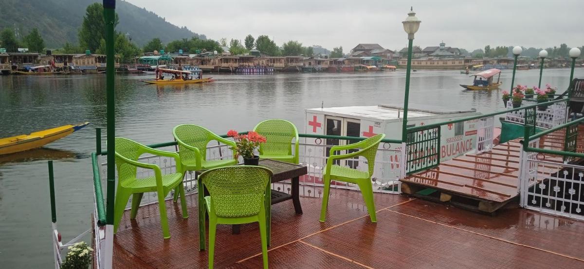Houseboat Hollywood - Housity