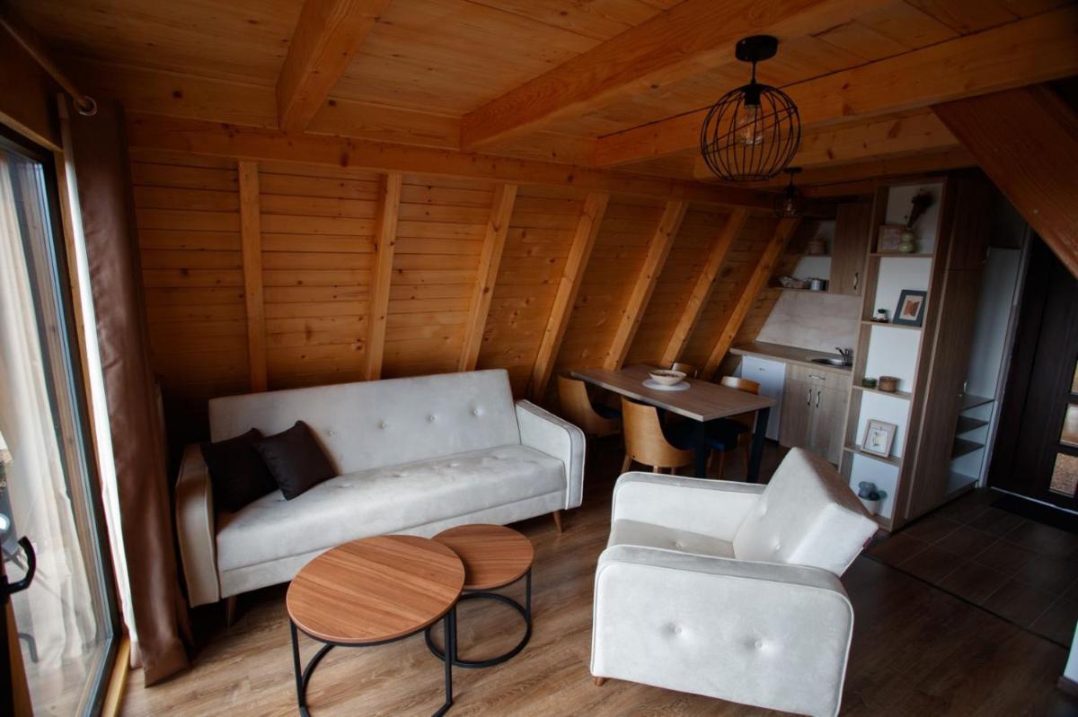 Zlatarski čardaci - Housity