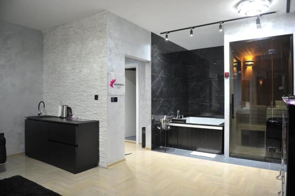 MADEMOISELLE LUXURY SPA - Housity