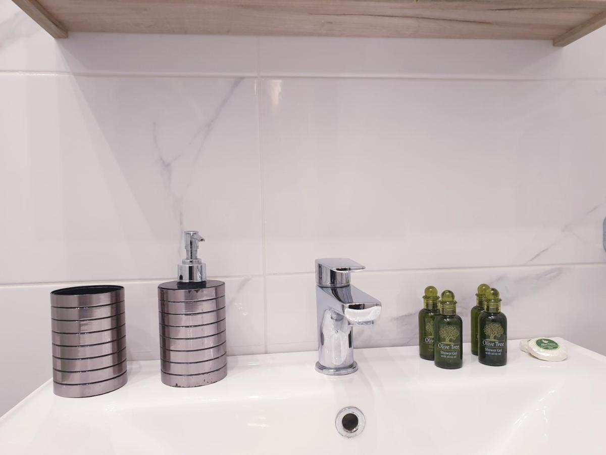 Eantos Studios and Suites - Housity