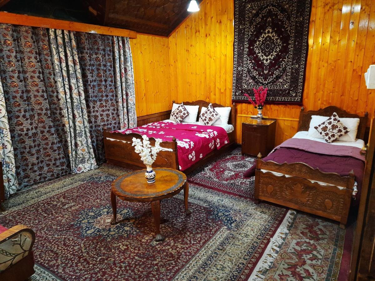 DULCE DOMUM GROUP OF HOUSEBOATS - Housity