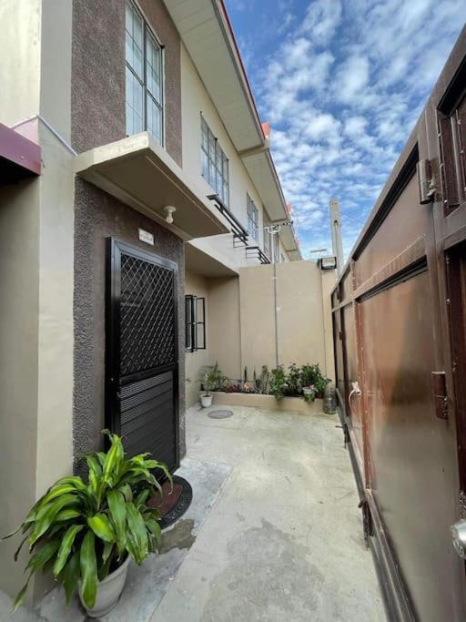 La Colmena Bauan - Self Catering Townhouse Accommodation - Housity