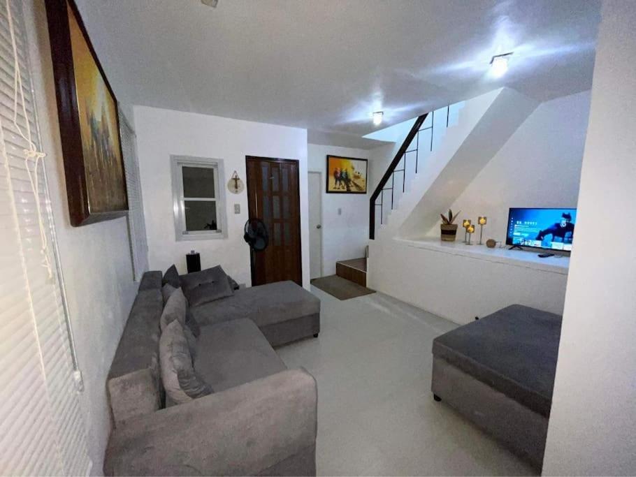 La Colmena Bauan - Self Catering Townhouse Accommodation - Housity