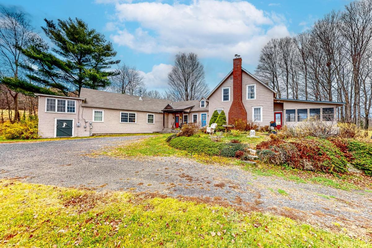 Hemlock Ridge Farm - Housity