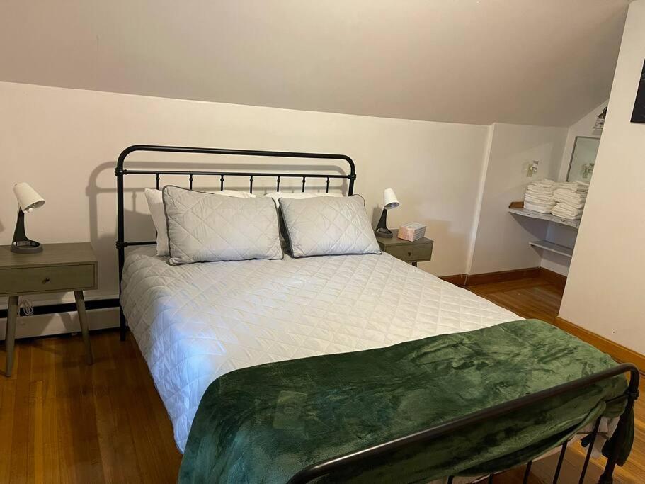 Three Bedroom Home! Large Backyard! - Housity
