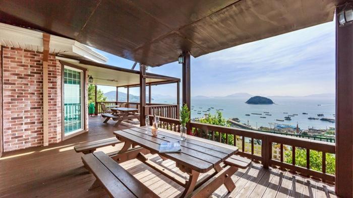 Camellia Pension - Housity