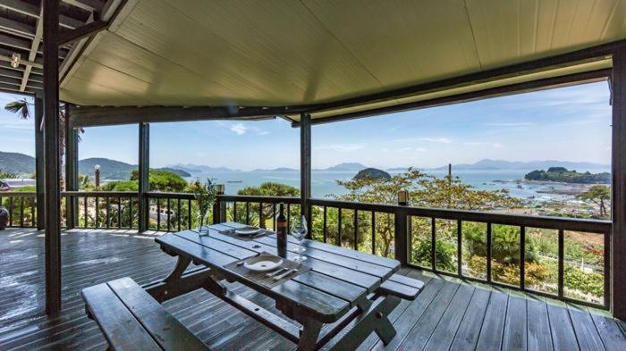 Camellia Pension - Housity