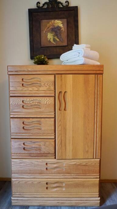 Kozy Quarters/Long Stay Discounts/Groups & Dogs OK - Housity