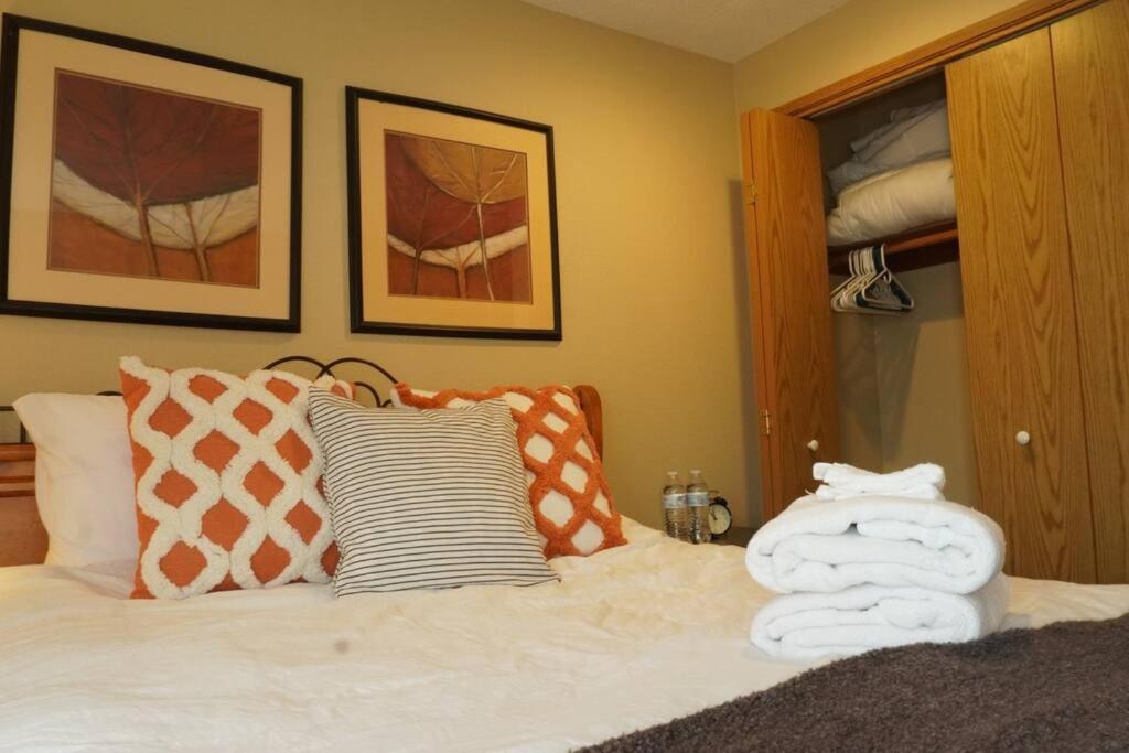 Kozy Quarters/Long Stay Discounts/Groups & Dogs OK - Housity