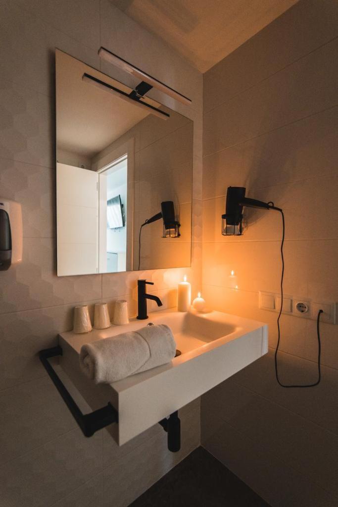 Hostal Comfort Suites - Housity