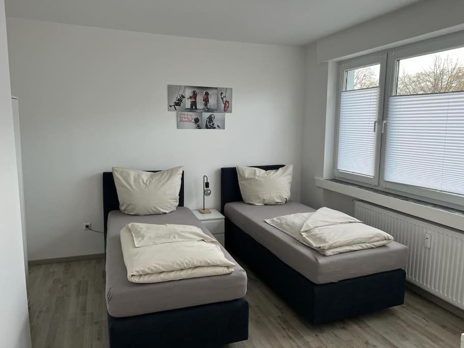Eine modern renovierte Wohnung mit Balkonterrasse. - Housity