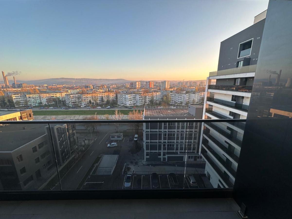 Daybreak Mood / a fancy place - Housity