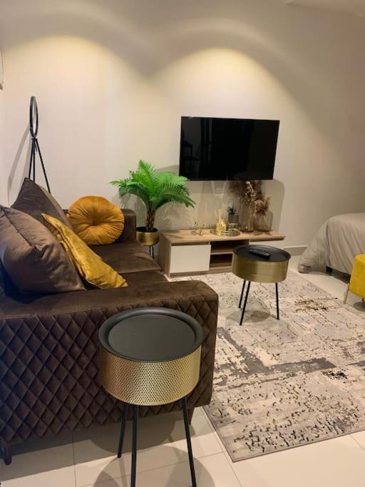 The Lennox suite Airport residential Area - Housity