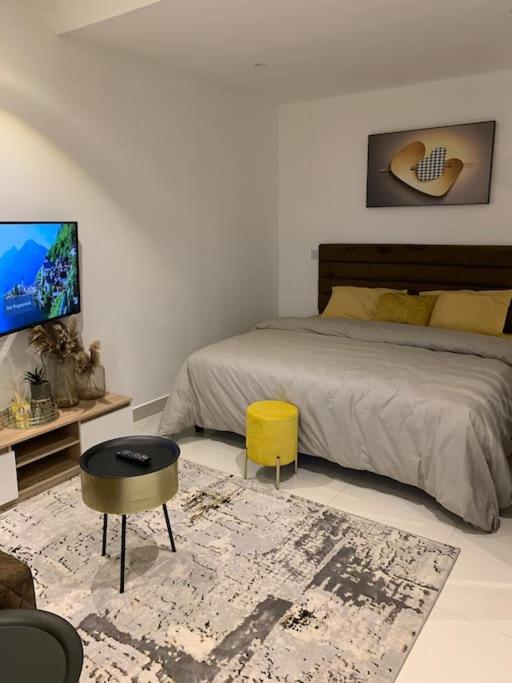 Suitetrails - The Lennox suite Airport residential Area