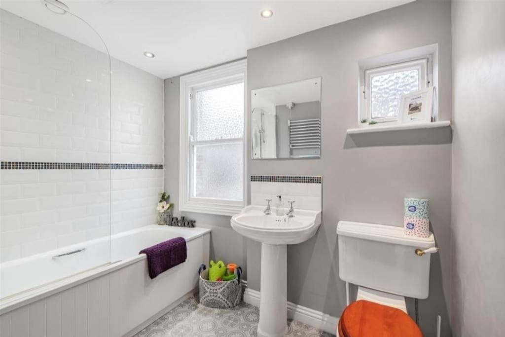 Lovely spacious home, 8mins walk to York Minster - Housity