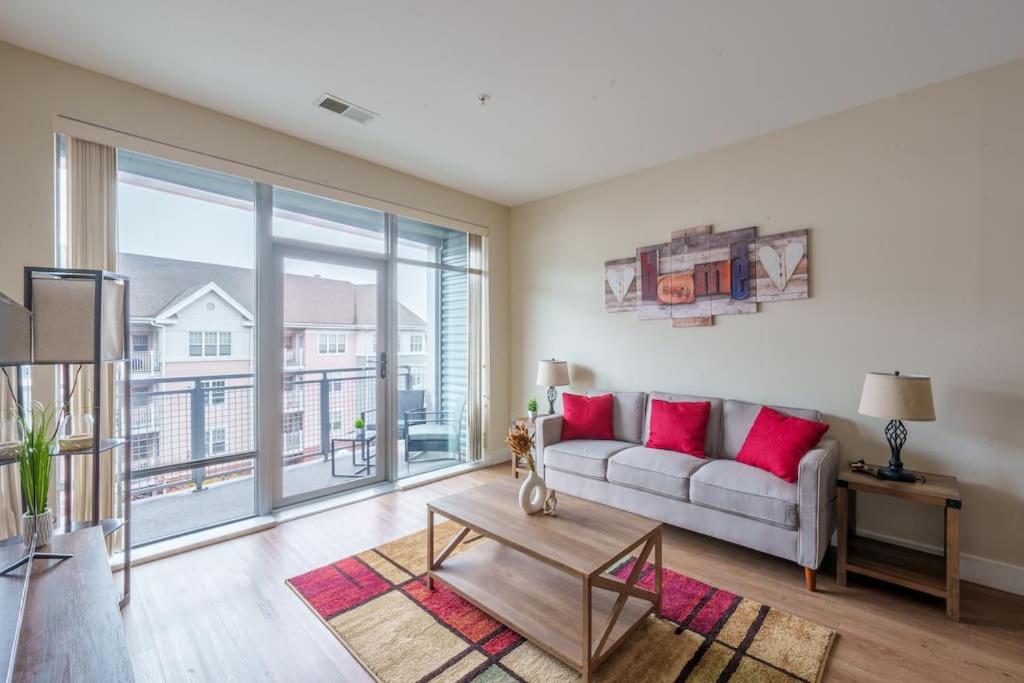 Cozy Getaway apartment sited in Downtown Stamford - Housity