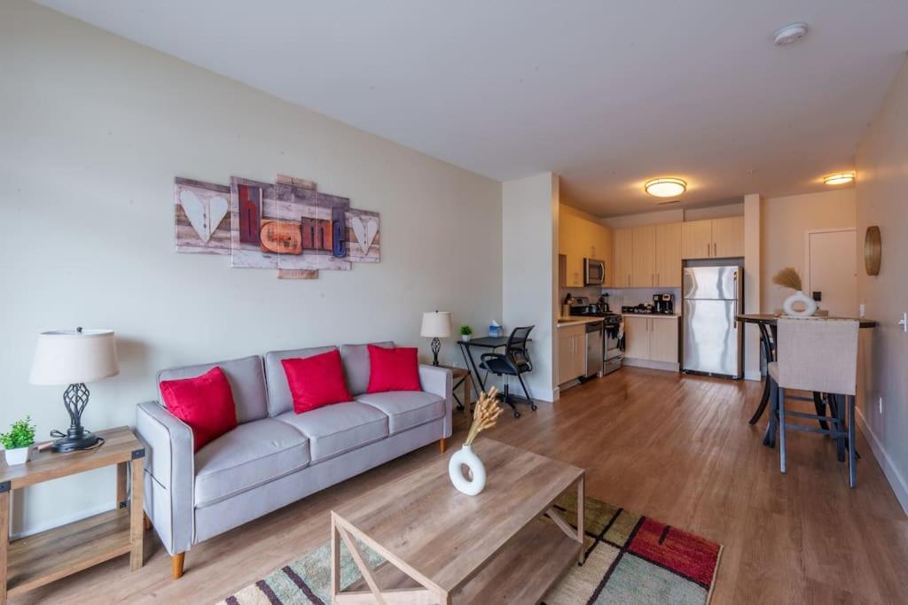 Cozy Getaway apartment sited in Downtown Stamford - Housity