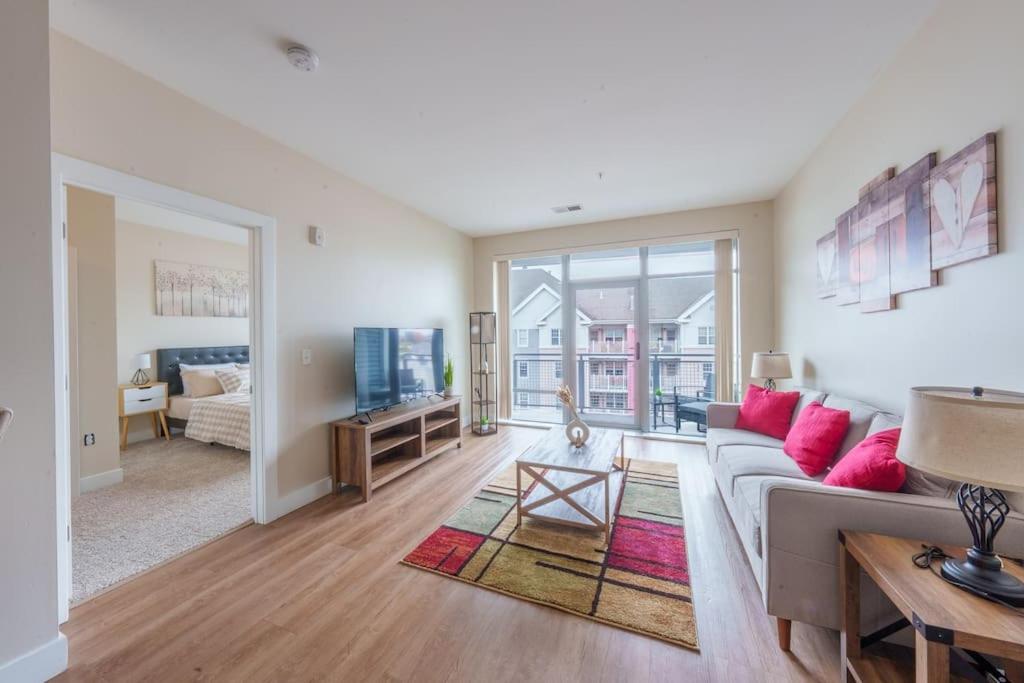 Cozy Getaway apartment sited in Downtown Stamford - Housity