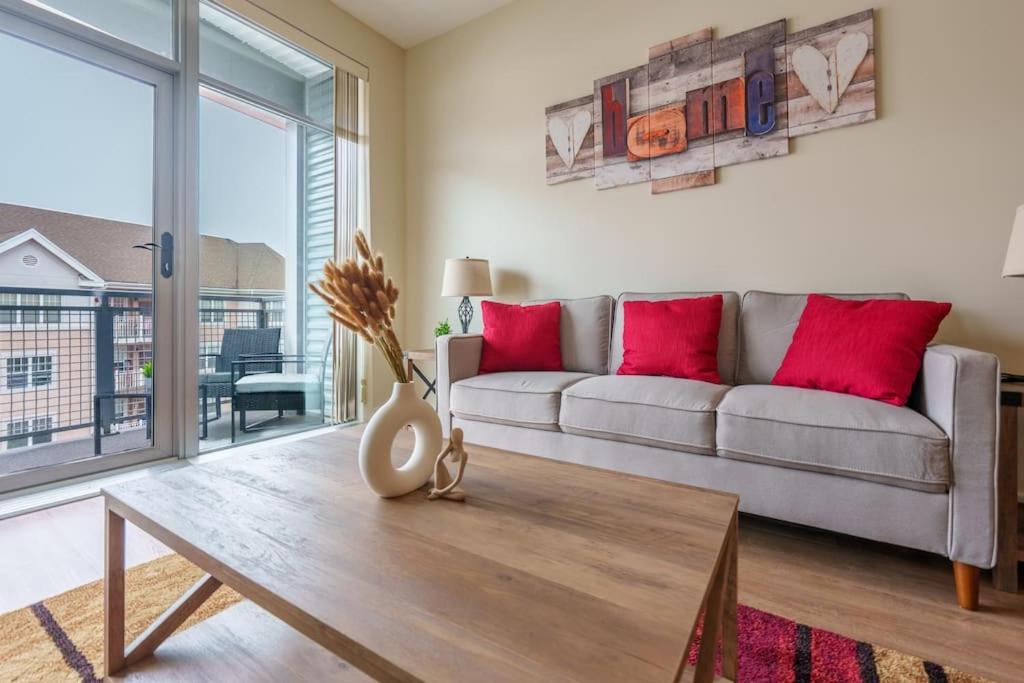 Cozy Getaway apartment sited in Downtown Stamford - Housity