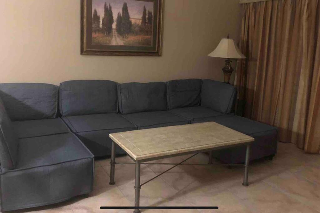 All furnished condo -than 10 min from major Parks! - Hizvo