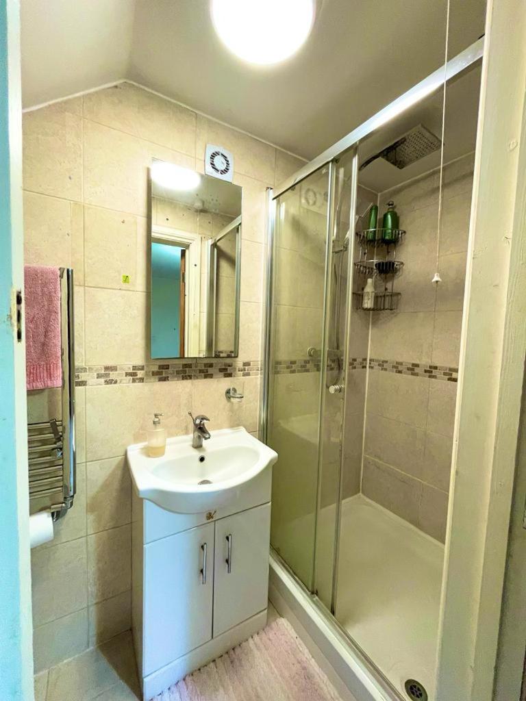 7a Cherry Lane - Housity