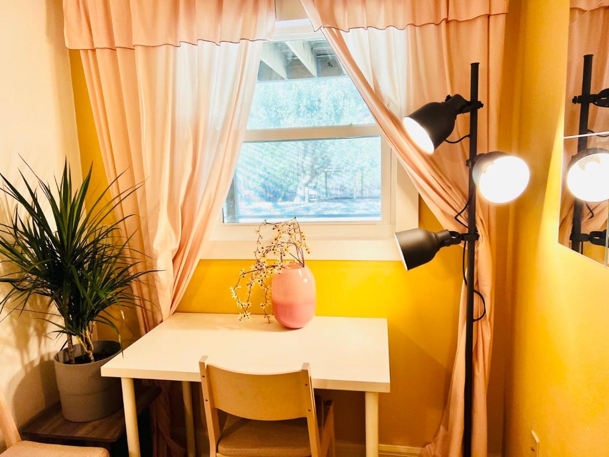 Hidden City Riverfront Apt Near Lakes Golf & Disney - Housity