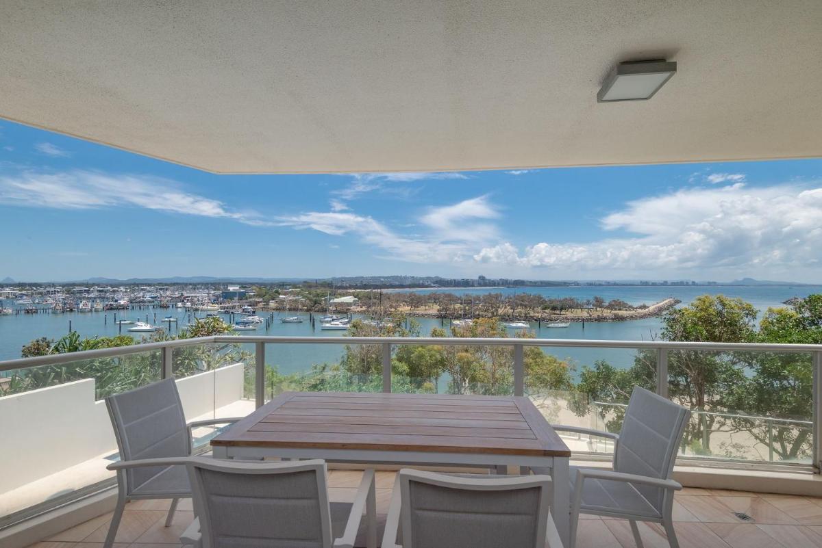 2 bedrooms apartment on the beach and with air conditioning and pool - Housity