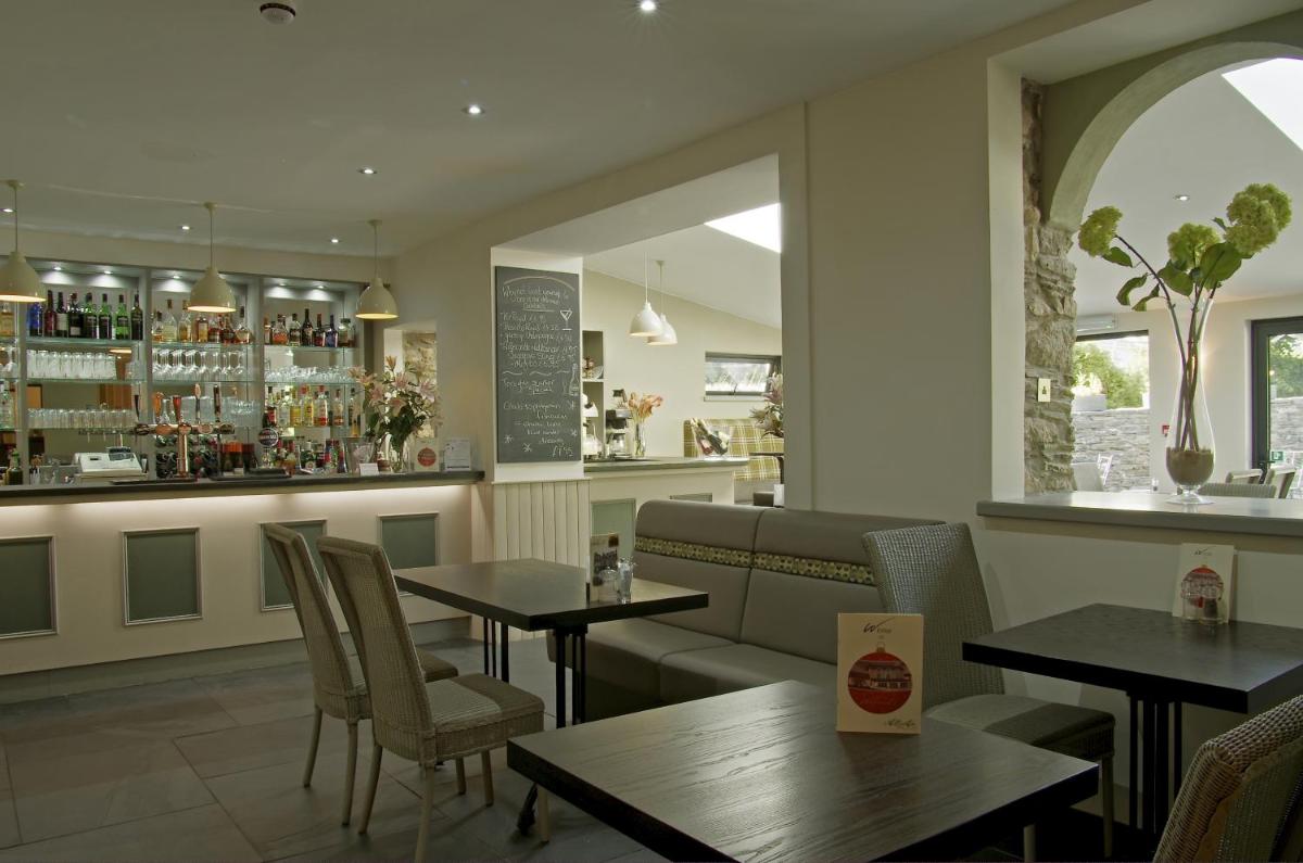 Wolfscastle Country Hotel - Housity