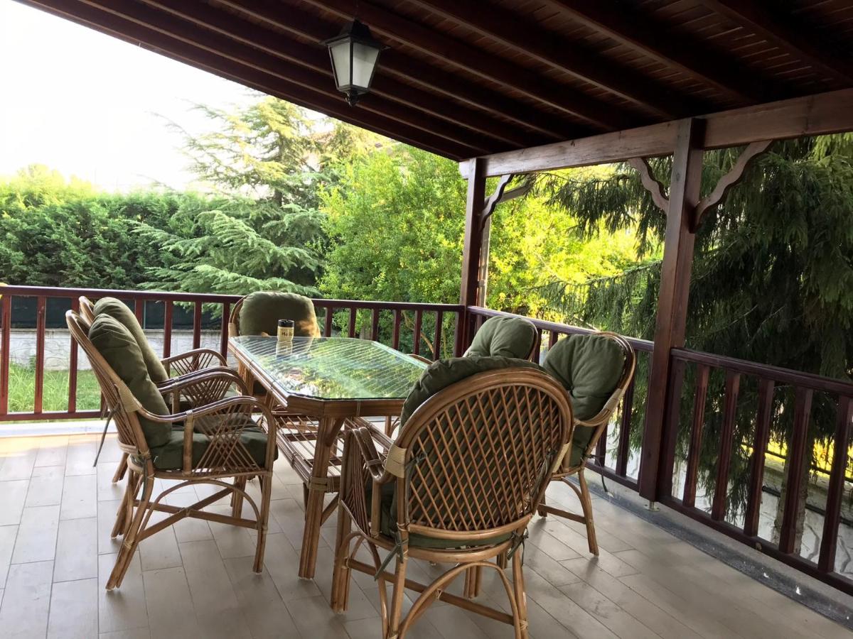 Private Villa with Hot Swimming Pool & Sauna - Housity
